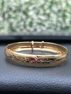 14K Gold Plated Engraved Hinged Bangle Bracelet Size 7.5”-7 3/4”